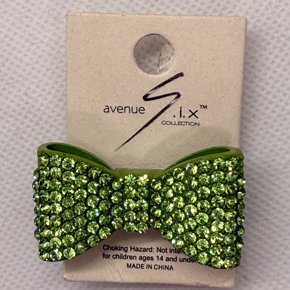 Silver Tone Stretchy Band Green Rhinestone Bow Costume Jewelry Ring Lime Large